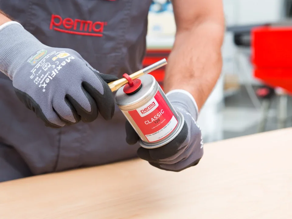 Comparativa entre lubricación manual y el lubricador automático PERMA CLASSIC