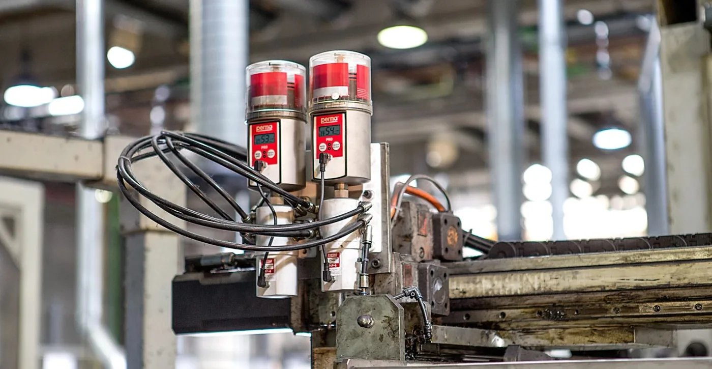 Lubricadores PERMA instalados en una línea de producción
